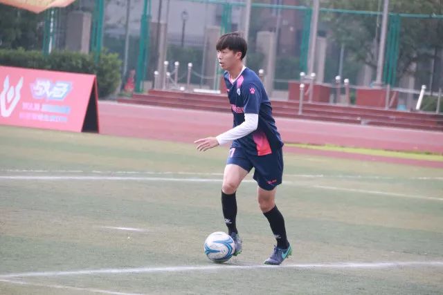 教育部回应中小学校服购买问题